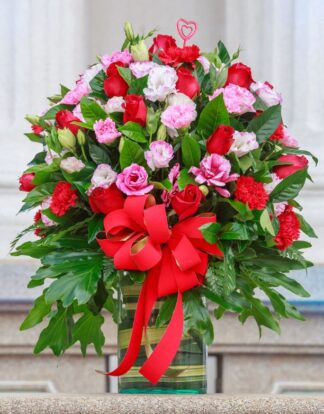 סידור פרחים קלואי – סידור אדום ורוד בכלי זכוכית - פרחי עירית, משלוחי פרחים וחנויות פרחים בתפוצה ארצית